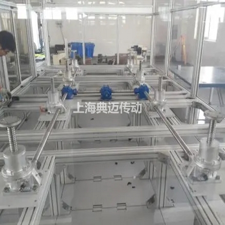 八臺聯動滾珠絲桿升降平臺-上海典邁傳動